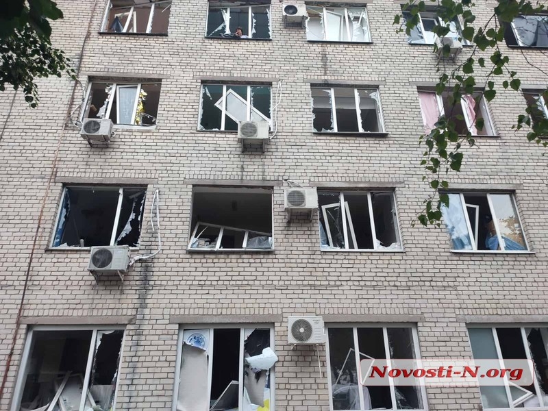 У Миколаєві від обстрілів постраждали половина житлових будинків та майже всі лікарні