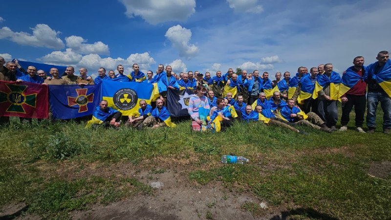 Ще 75 українців повернулися додому, серед них – захоплені в полон на Херсонському напрямку