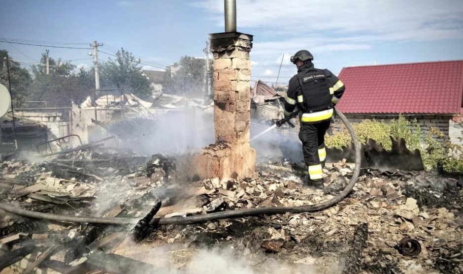 У передмісті Херсона горіли будинки (фото)