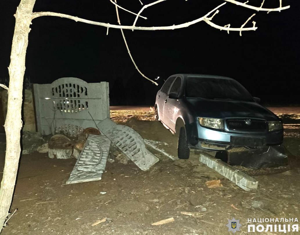 Житель Вознесенського району відібрав гранати у п’яного водія, який зніс йому паркан 