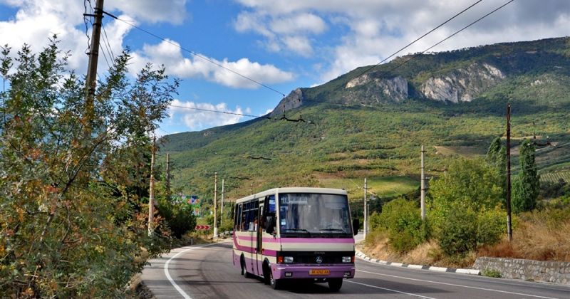 Окупанти призупинили автобусне сполучення між Кримом та Херсонською областю