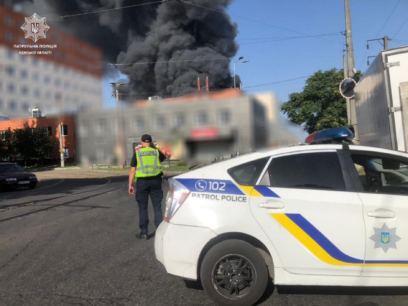 Росіяни атакували цивільну інфраструктуру в Одесі, є постраждалі (фото)