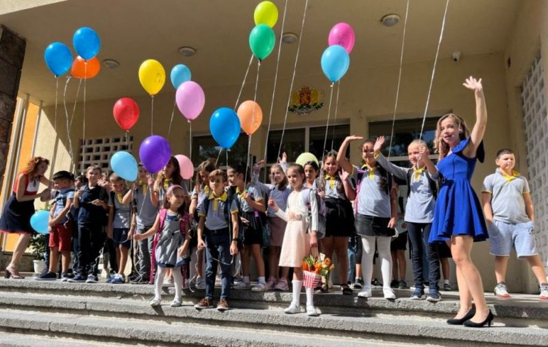 Навчаються у дві зміни та мріють повернутися в Україну: історії херсонських школярів, які виїхали за кордон