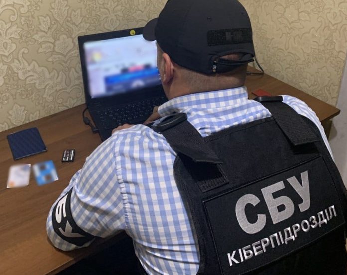 У Запорізькій області СБУ викрила шахраїв, які вимагали гроші у громадян за нібито звільнення їх рідних із ворожого полону