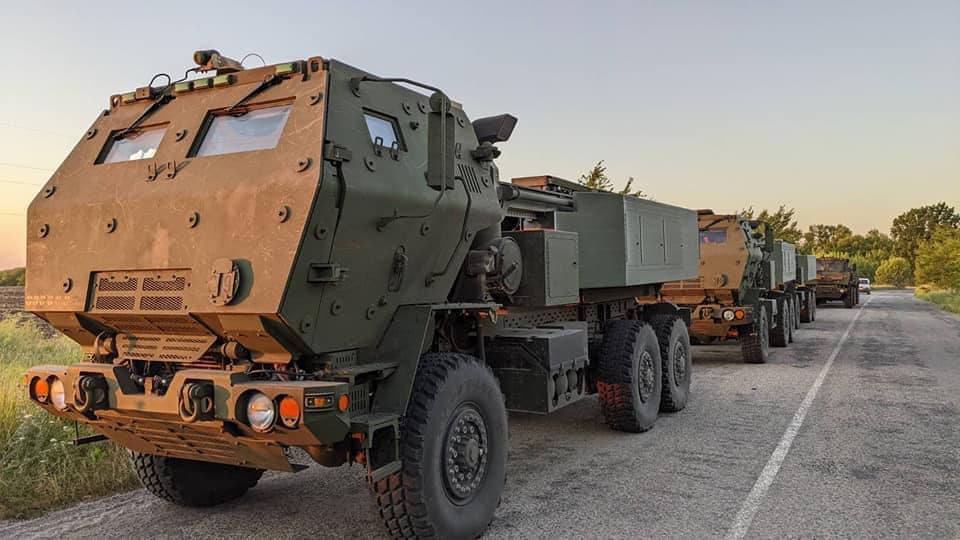 «Вибухова ефективність». HIMARS підштовхнули ЗСУ до застосування іншої зброї: накрили вже 20 складів рф із боєприпасами