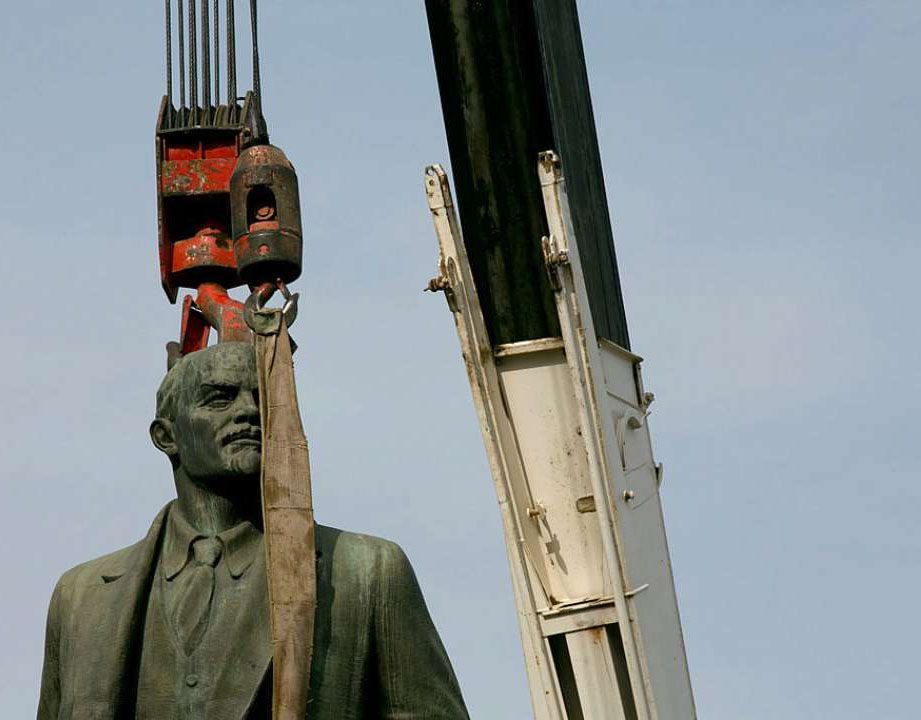 Генічеськ: Леніна й «Росію» повернули, проте краще не стало