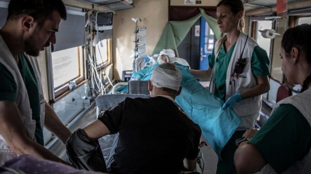 Пологи в підвалі, воєнні травми в дітей, руйнування лікарень та полон: як змінилася робота запорізьких медиків під час війни