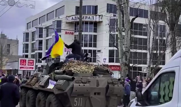Той самий сміливець на ворожому БТРі – як український матрос три місяці партизанив в окупованому Херсоні