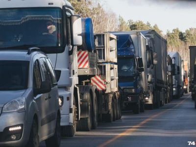 До Керченського мосту черги, вантажівки пускають суходолом на Джанкой
