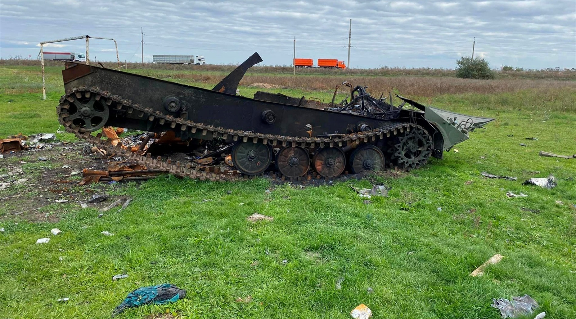Деокуповані села Херсонщини очима волонтера: росіяни залишили по собі згарище та смітники (фото)