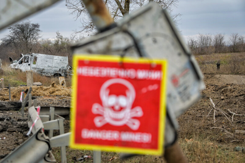 «Люди йдуть. Злочинів — маса». Українські правоохоронці відновлюють роботу в Херсоні