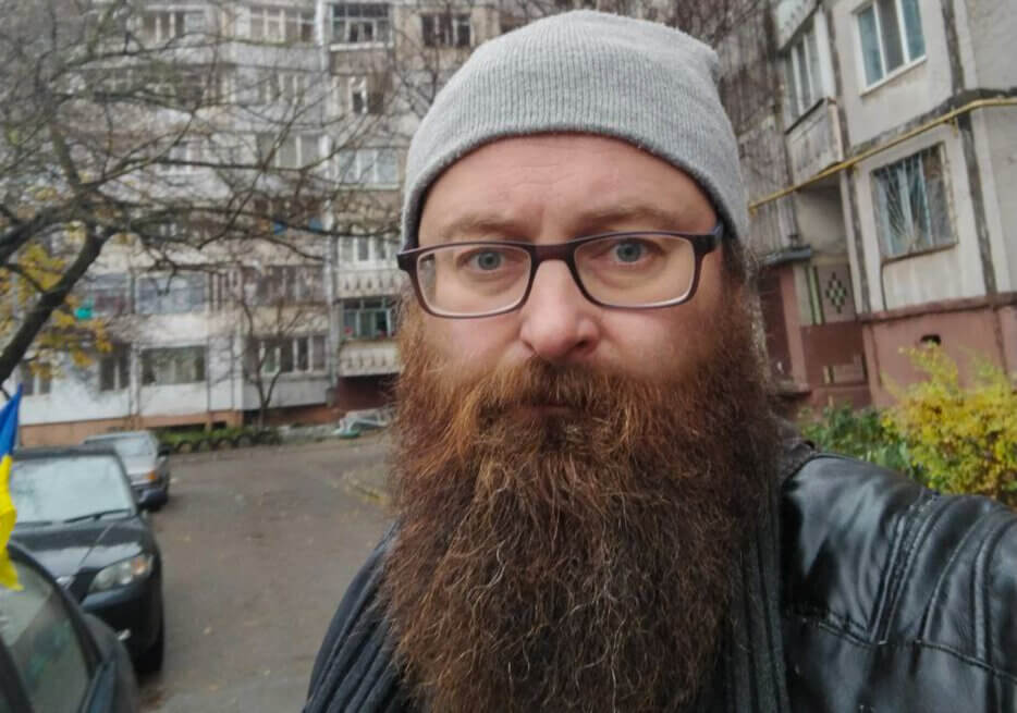 «Люди дійсно вірили, що мирним мітингом змусять “орків” піти». Монолог херсонського режисера Сергія Павлюка