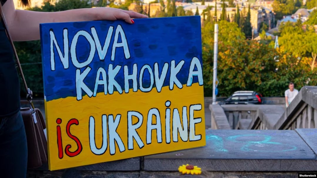Новокаховчани, яких війна розкидала по Україні та світу, виходять на акції