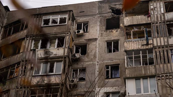 «Бігаєш по кімнатах, ніде сховатися, бо не знаєш звідки прилетить». Жахливі будні жителів Херсона