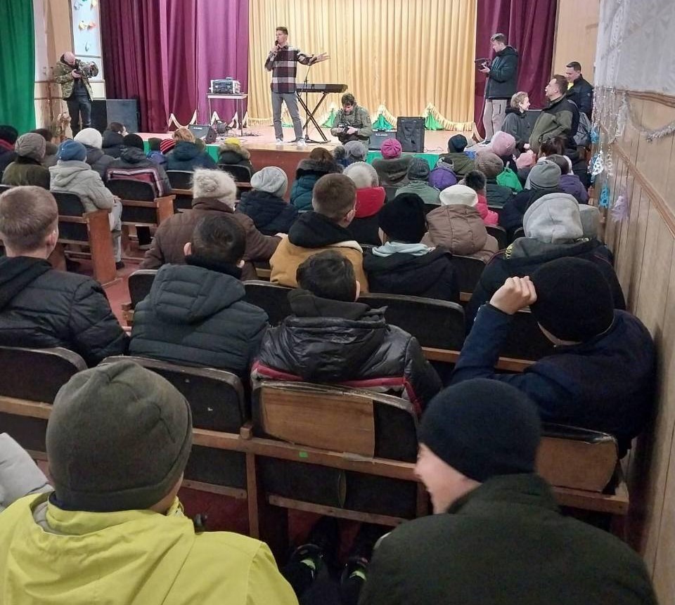 У Надеждівці та Миролюбівці висадився зірковий десант на чолі з Колею Серьгою