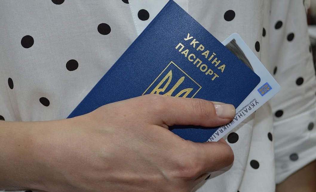 «Ці люди фактично не мають жодних прав». Як відбувається відновлення втрачених документів