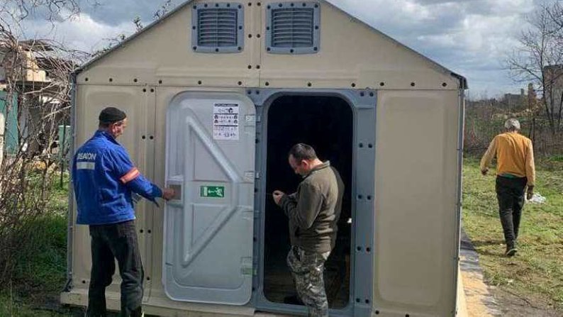 На Херсонщині у зруйнованому армією РФ Посад-Покровському встановили 25 модульних будинків
