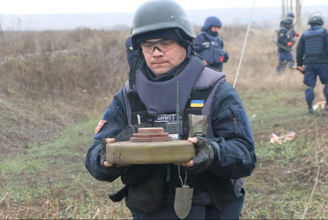Міністр МВС про Херсонщину: «Ми розмінували, туди знов щось прилетіло – треба ще раз розміновувати»