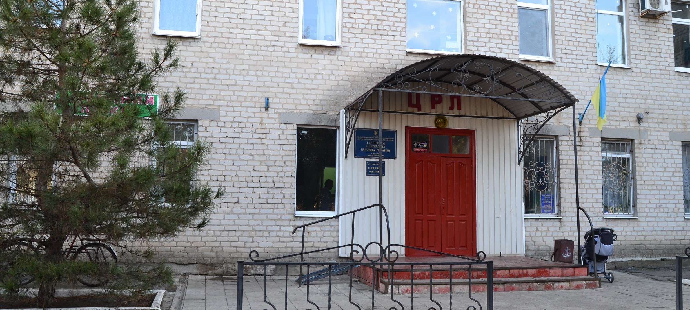 Окупанти привласнили медичне обладнання в Генічеській лікарні та хизуються краденим