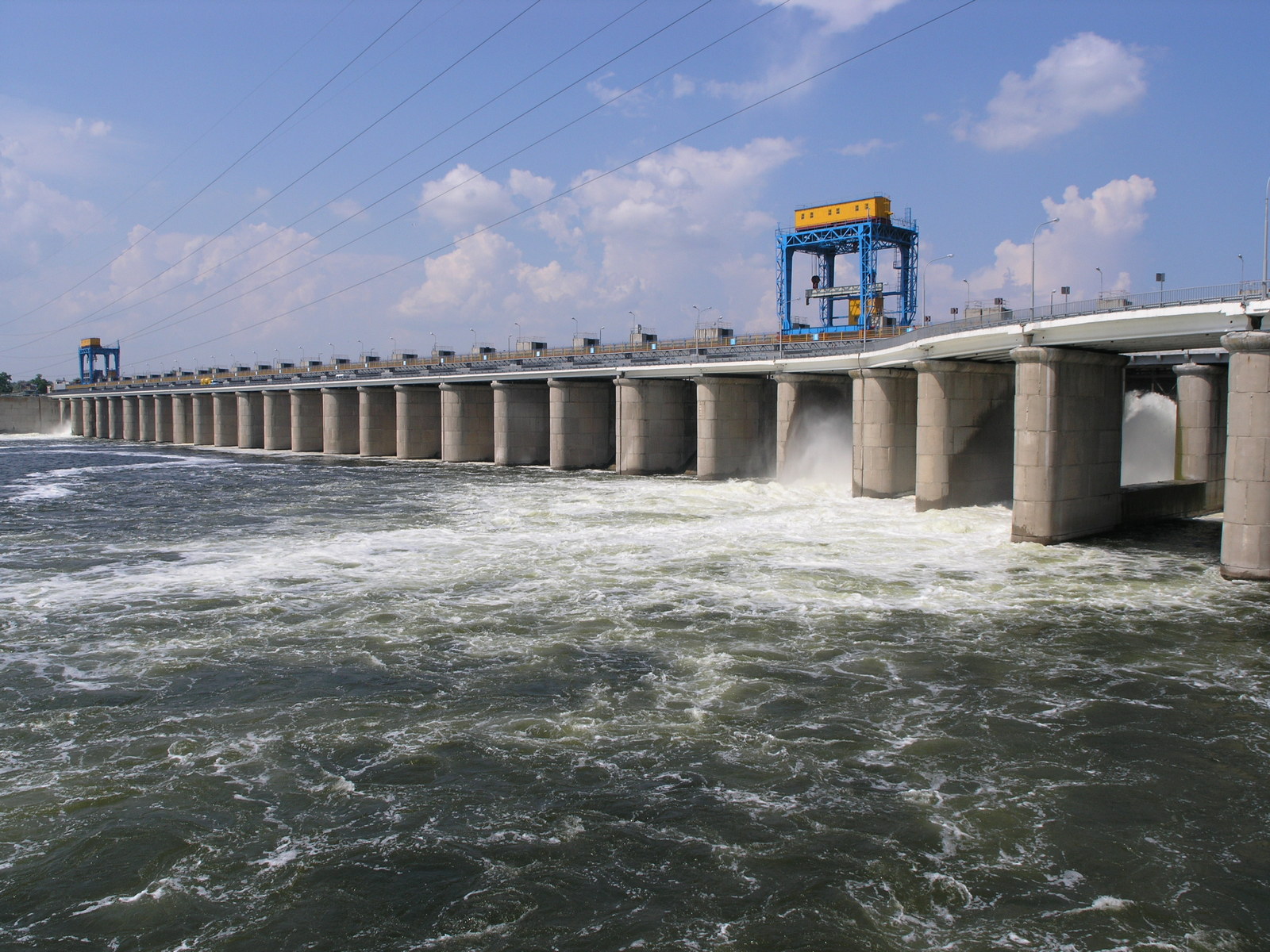 У Каховському водосховищі підвищився рівень води, окупанти лякають затопленням населених пунктів