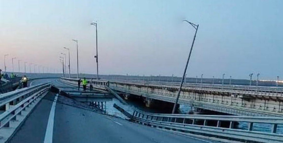 В РФ заявили, що відновлять рух автомобільного транспорту по Кримському мосту не раніше вересня