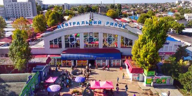 Судитимуть 4 фейкових керівників Центрального ринку Херсона