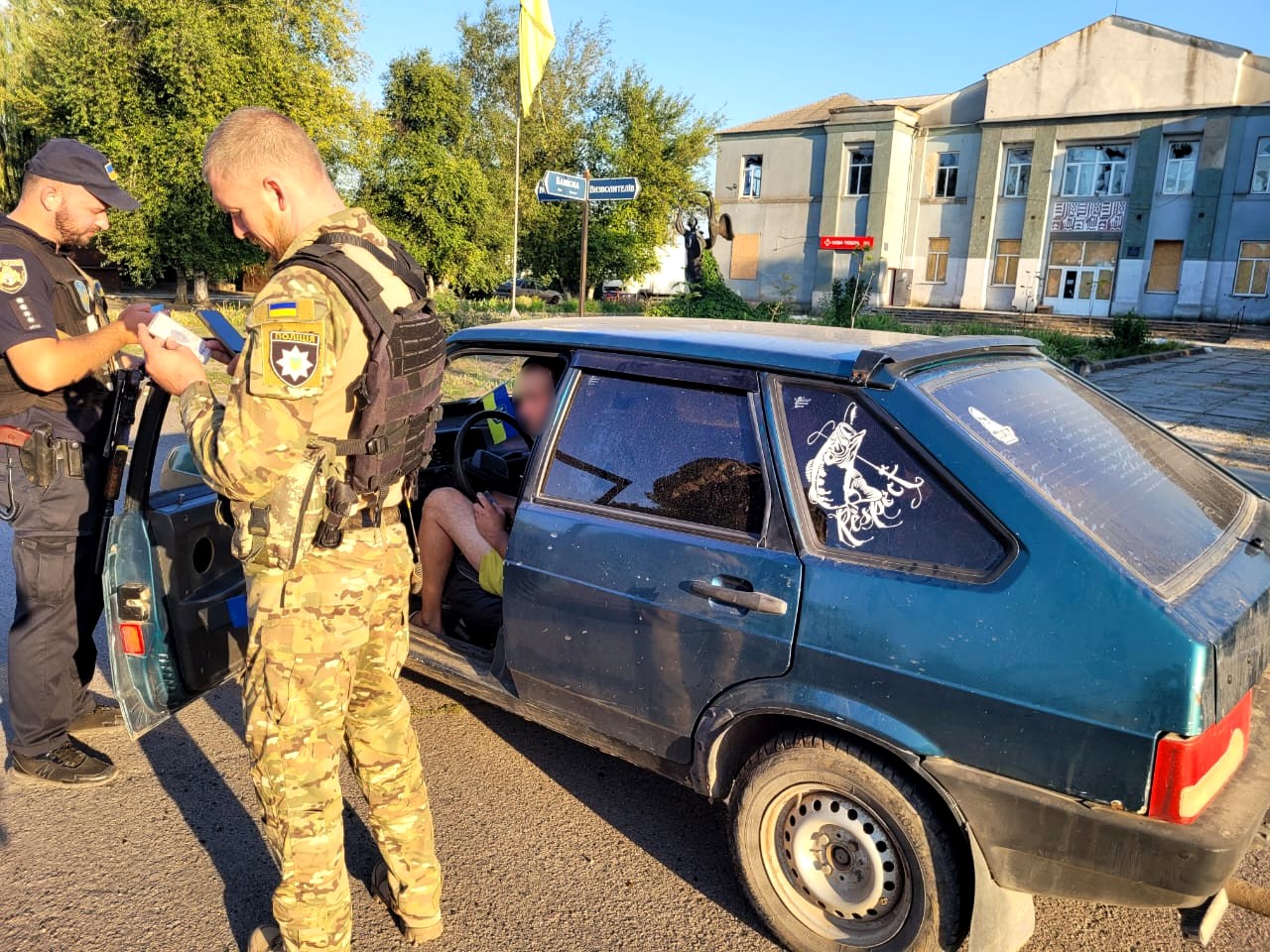 Більше сотні порушників комендантської години: поліція проводить відпрацювання в деокупованих селах Херсонщини