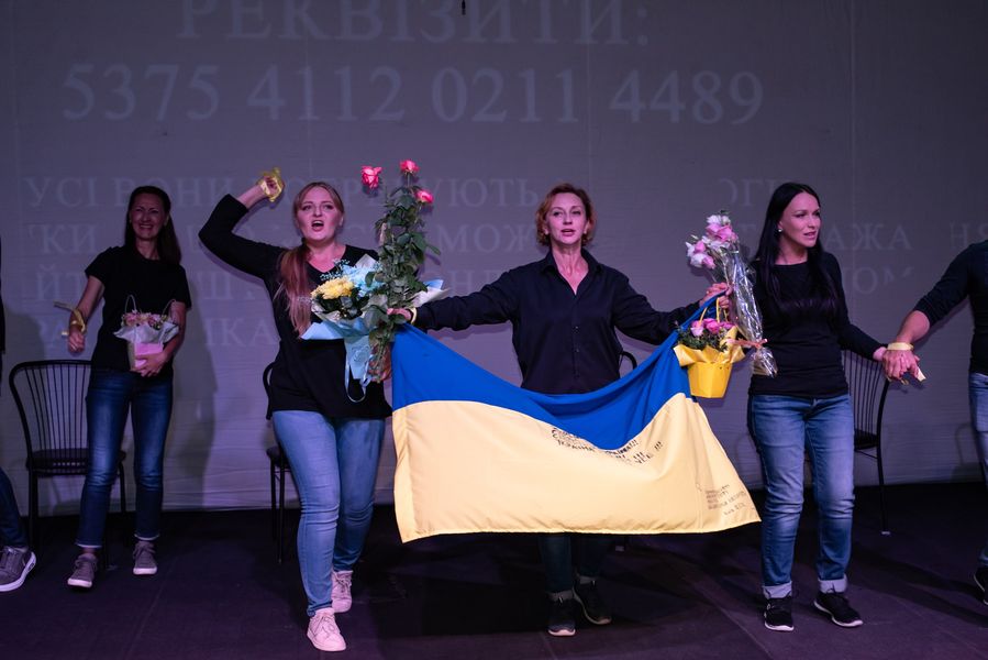 «Лишатися (не) можна»: виставу херсонського театру побачили у 7 містах України