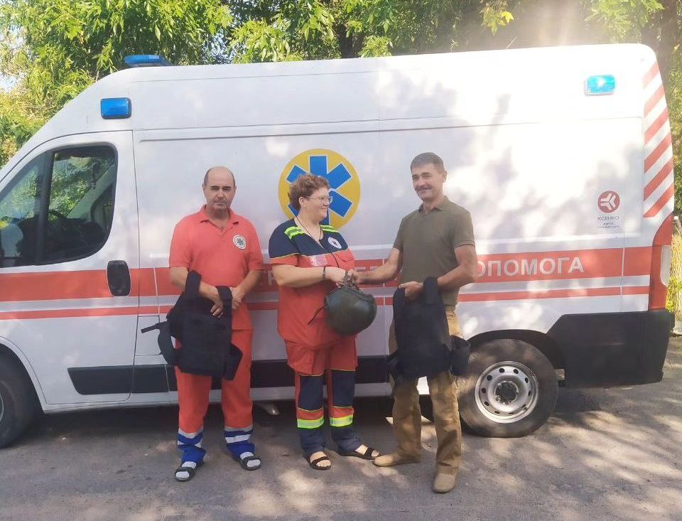 Медиків Станіславської громади забезпечили касками та бронежилетами