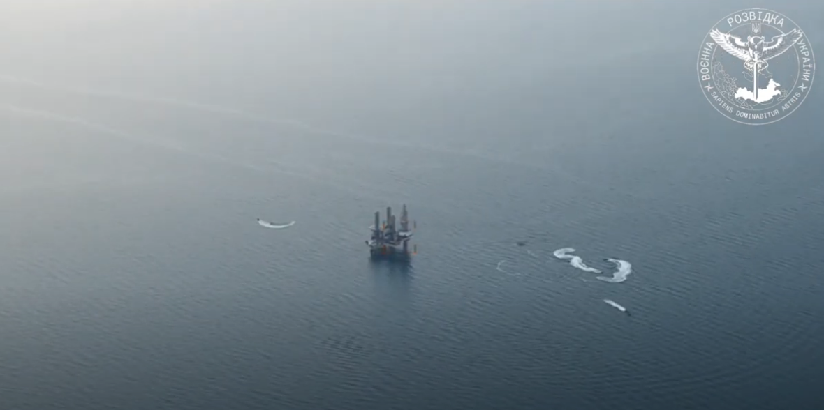 Українські ВМС у Чорному морі завдали удару по російському військовому літаку (відео)