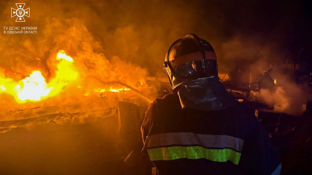 Внаслідок нічної атаки “Шахедів” на Одещину постраждали двоє чоловіків