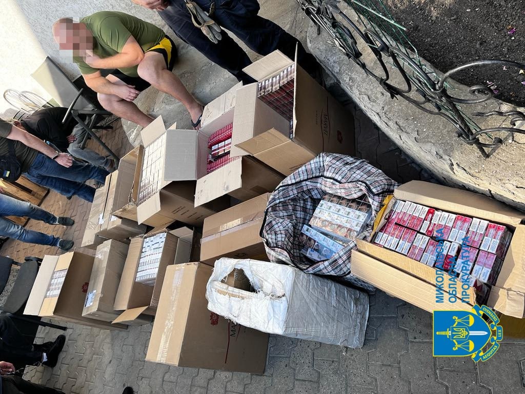 Правоохоронці Миколаєва викрили групу, яка збувала підробні цигарки