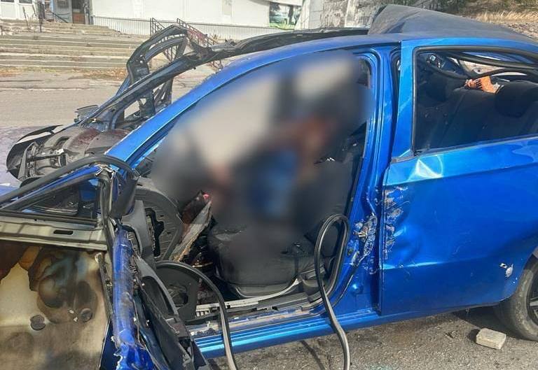 «Дроном-камікадзе окупанти поцілили в авто з людьми»: у Бериславі загинула жінка, двоє поранених