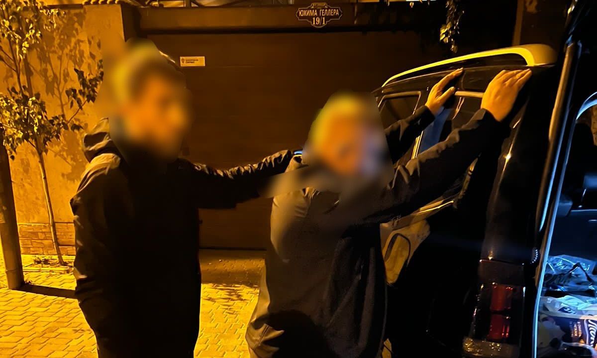 За хабарництво затримали начальника митного поста аеропорту «Одеса» та його заступника