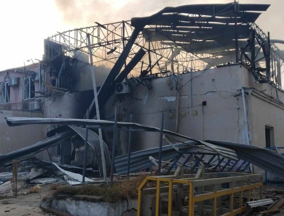 Рашисти обстріляли тимчасово окуповану Каховку керованими авіабомбами