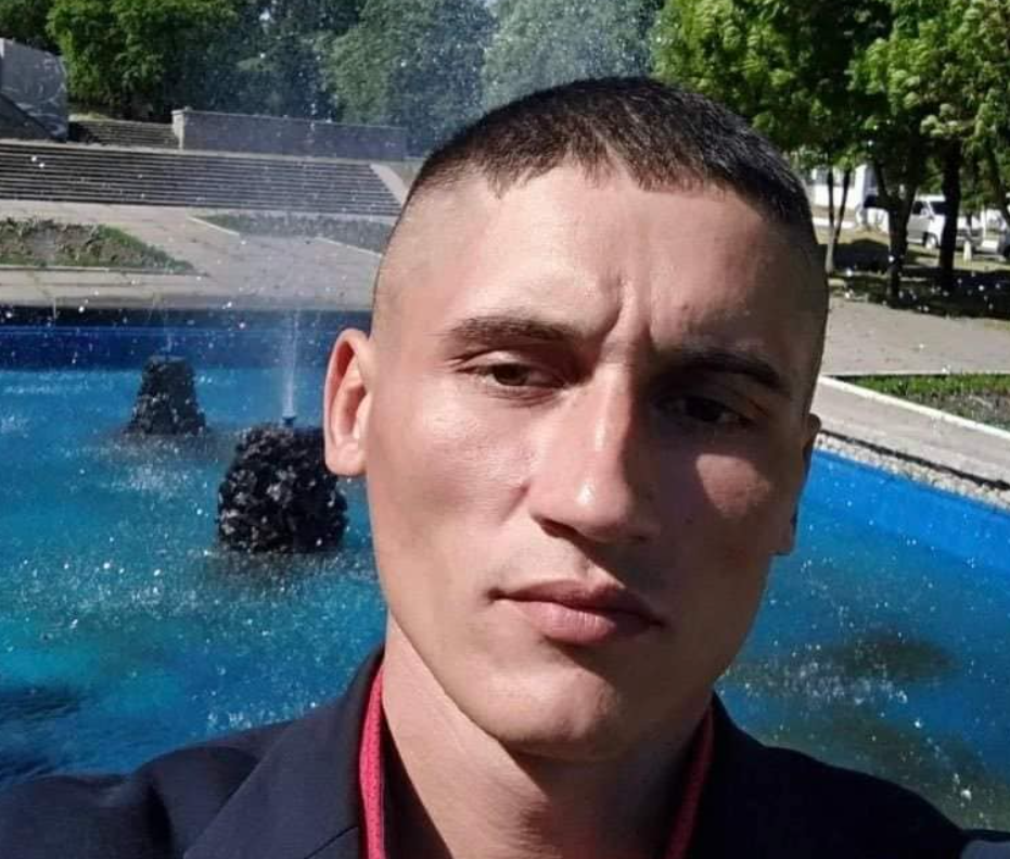 Каховського поліціянта-зрадника засудили та оголосили у розшук