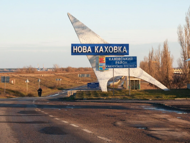 Тимчасово окупована Нова Каховка наразі під постійними обстрілами та без зв’язку