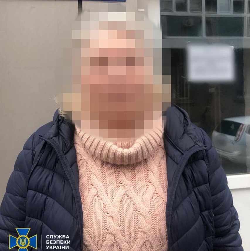 Ховалася під виглядом ВПО: затримали колаборантку, яка допомагала проводити «референдум» на Херсонщині