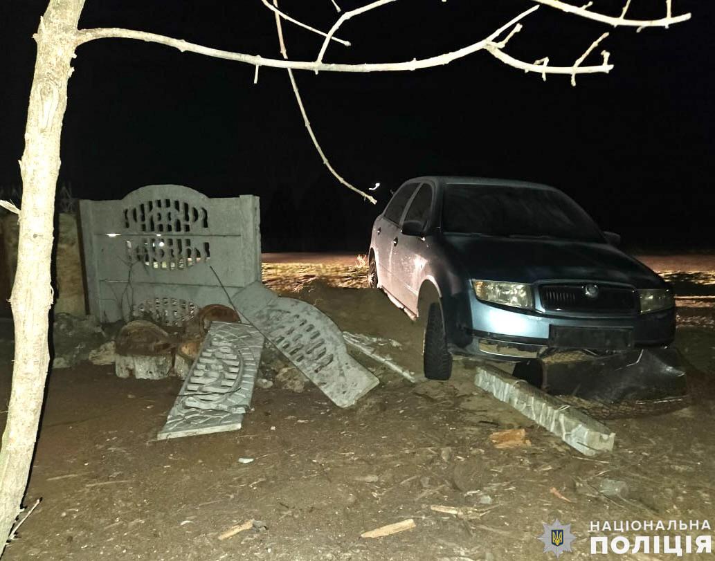 Житель Вознесенського району відібрав гранати у п’яного водія, який зніс йому паркан