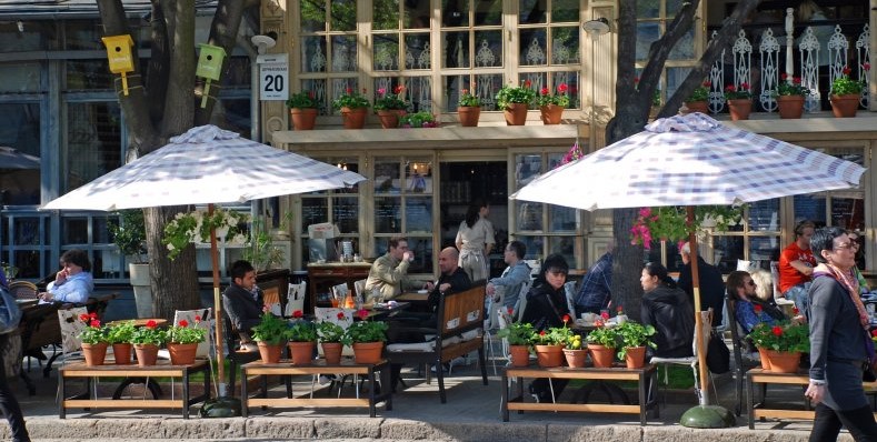 В Одесі демонтуватимуть літні тераси, що заважають пересуванню пішоходів