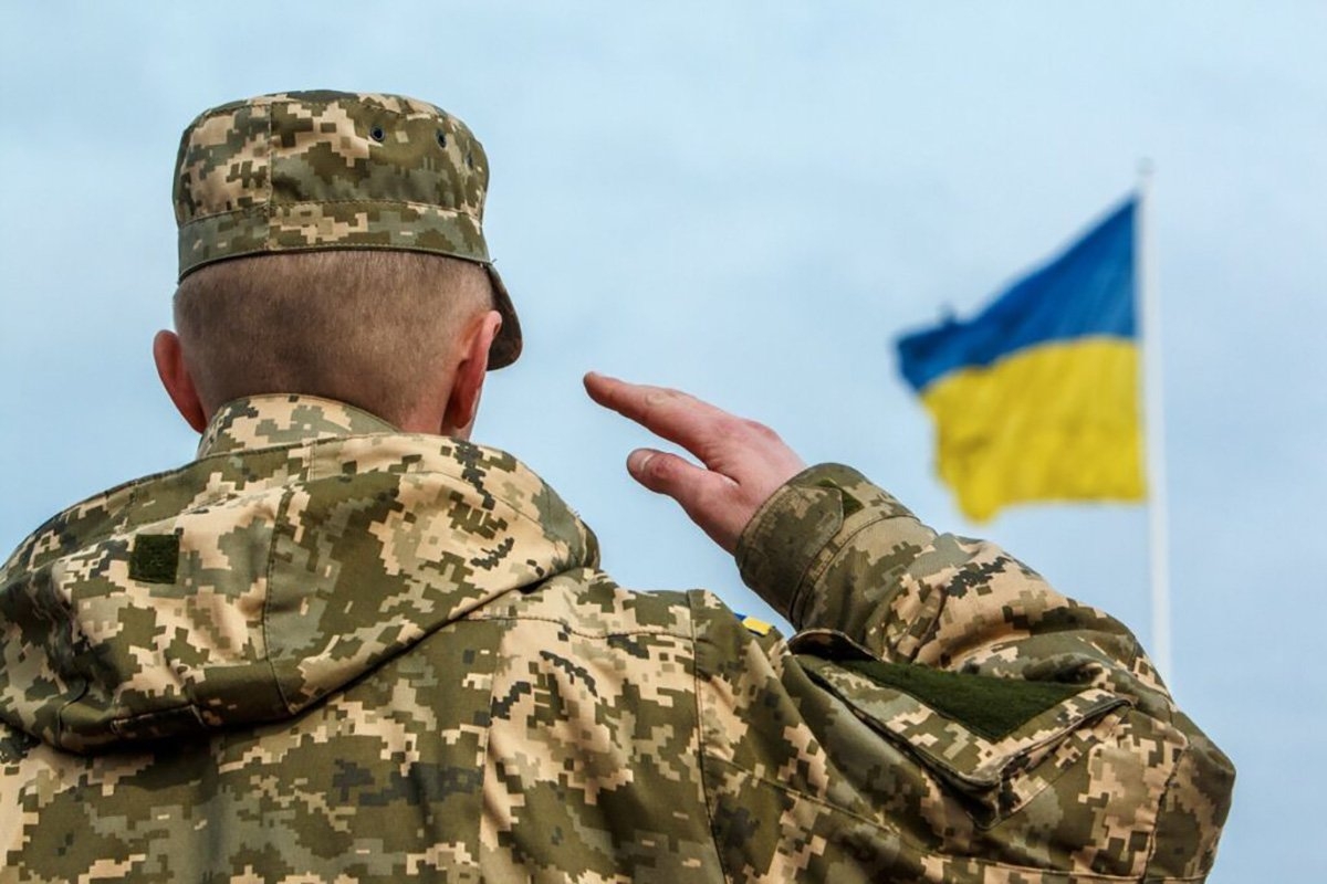 Зі сфери освіти – до оборони країни: історія чоловіка з Херсонщини, який вдало поєднує професійний досвід та військову справу