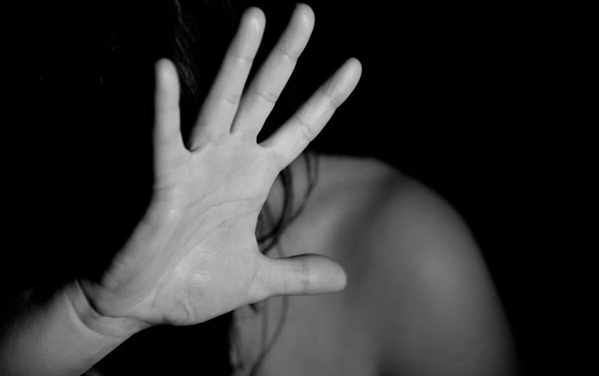 Суд виніс вирок російському окупанту, який неодноразово ґвалтував жительку Херсонщини