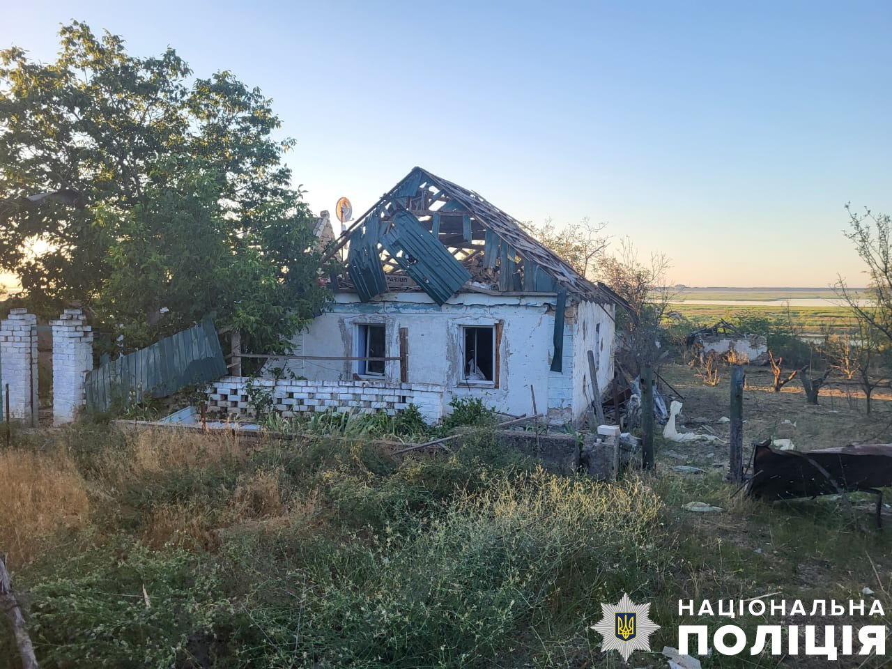 Шестеро поранених: росіяни обстріляли житлові квартали, заклад харчування та магазин на Херсонщині   