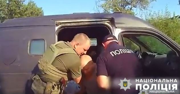 Ризикують власним життям, аби врятувати інших: як проходить евакуація жителів небезпечних сіл Херсонщини (відео)