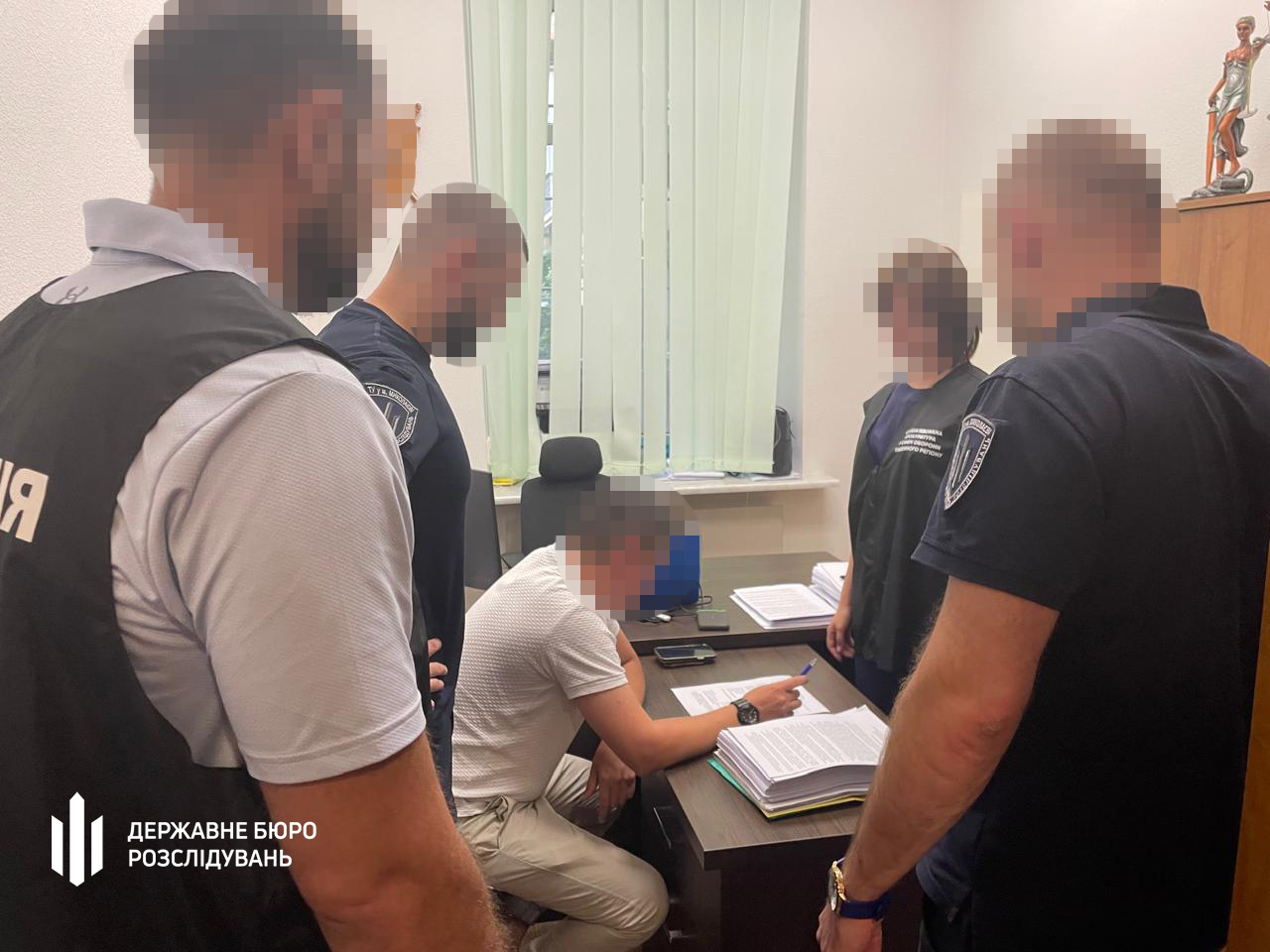 Неякісна форма для ЗСУ від депутата: подробиці справи колишнього чиновника Херсонської ОВА