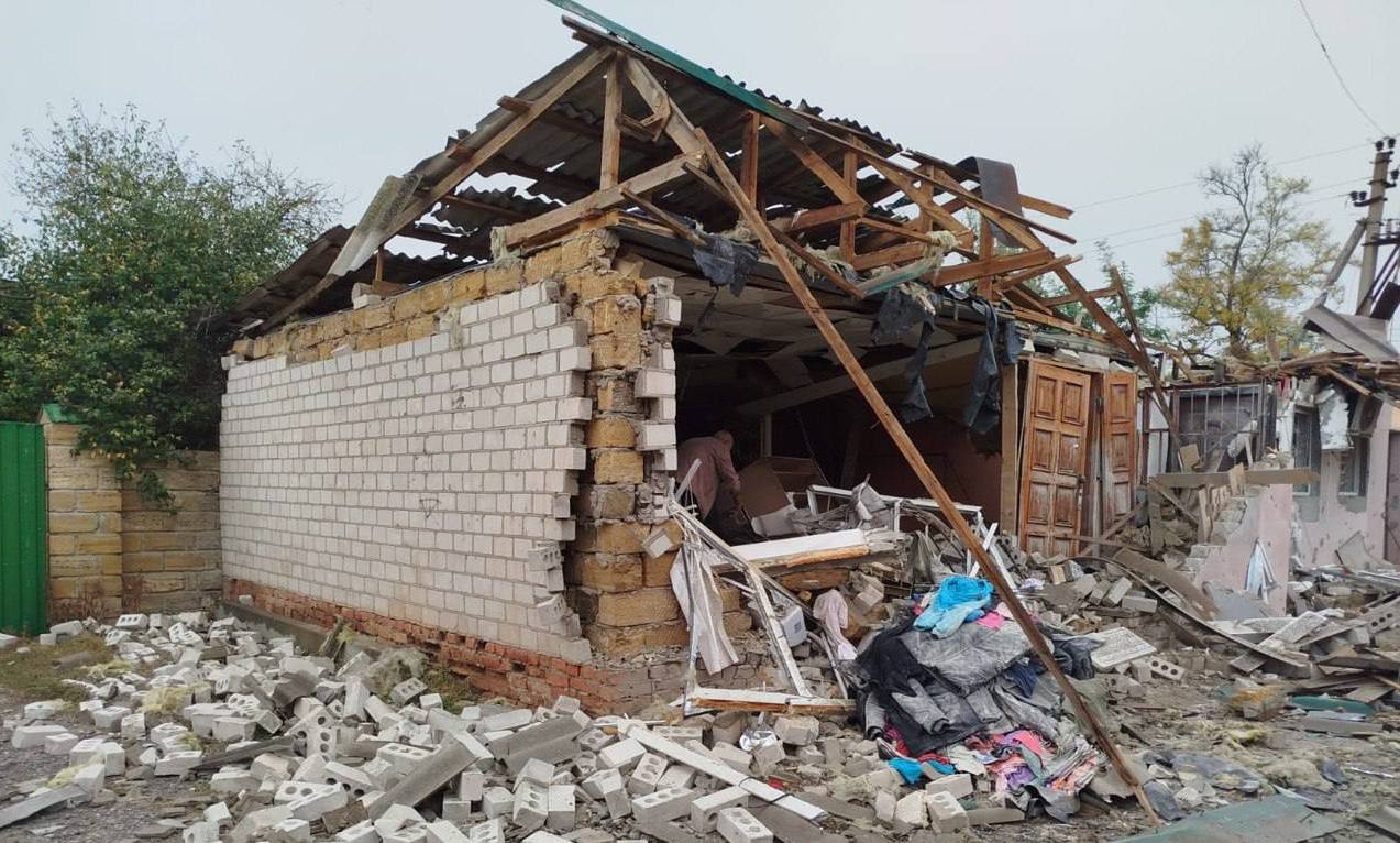 Пошкоджені будинки, магазин та офіс: окупанти нанесли близько 12 ударів по Білозерці (фото)