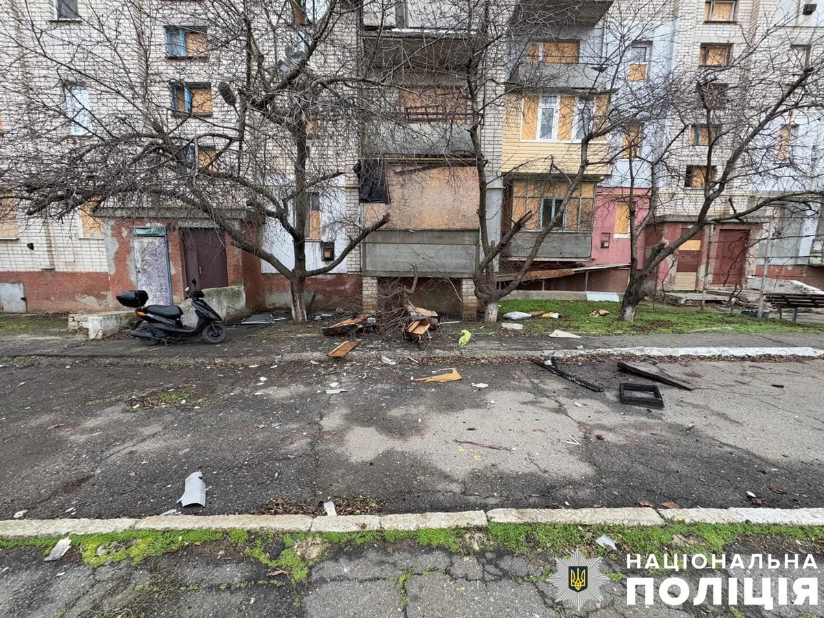 Пошкоджено будинки та транспортні засоби: поліція фіксує наслідки ворожих ударів