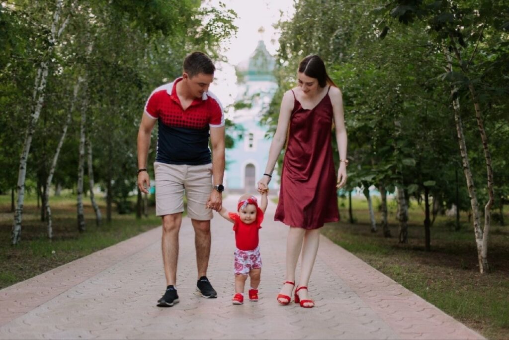 Сніжана Василенко з чоловіком і донькою в Таврійську. Фото надала Сніжана