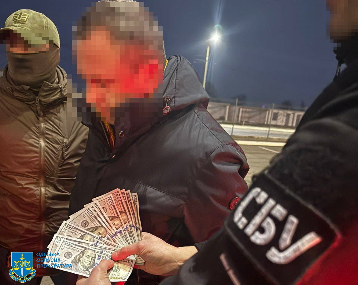 Вимагав хабар у підприємця: посадовця Одеської митниці викрили на корупції