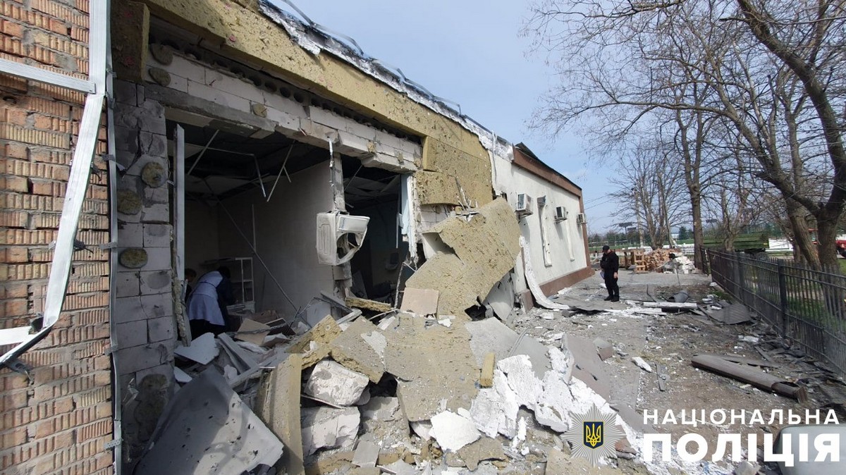 Удари з артилерії, мінометів, дронів: поліція – про наслідки обстрілів Херсонщини (фото)